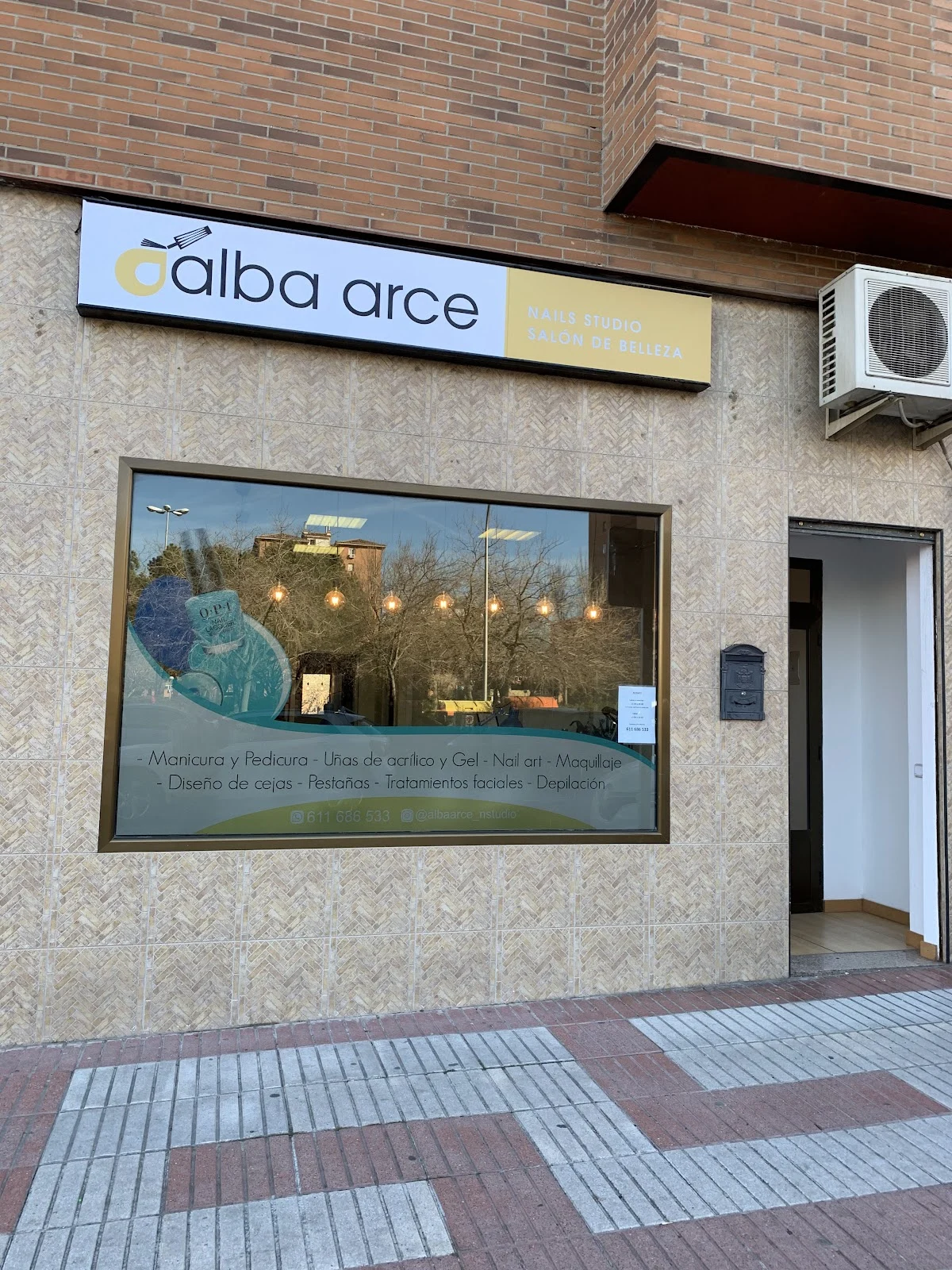 Alba Arce Nails Studio - 2