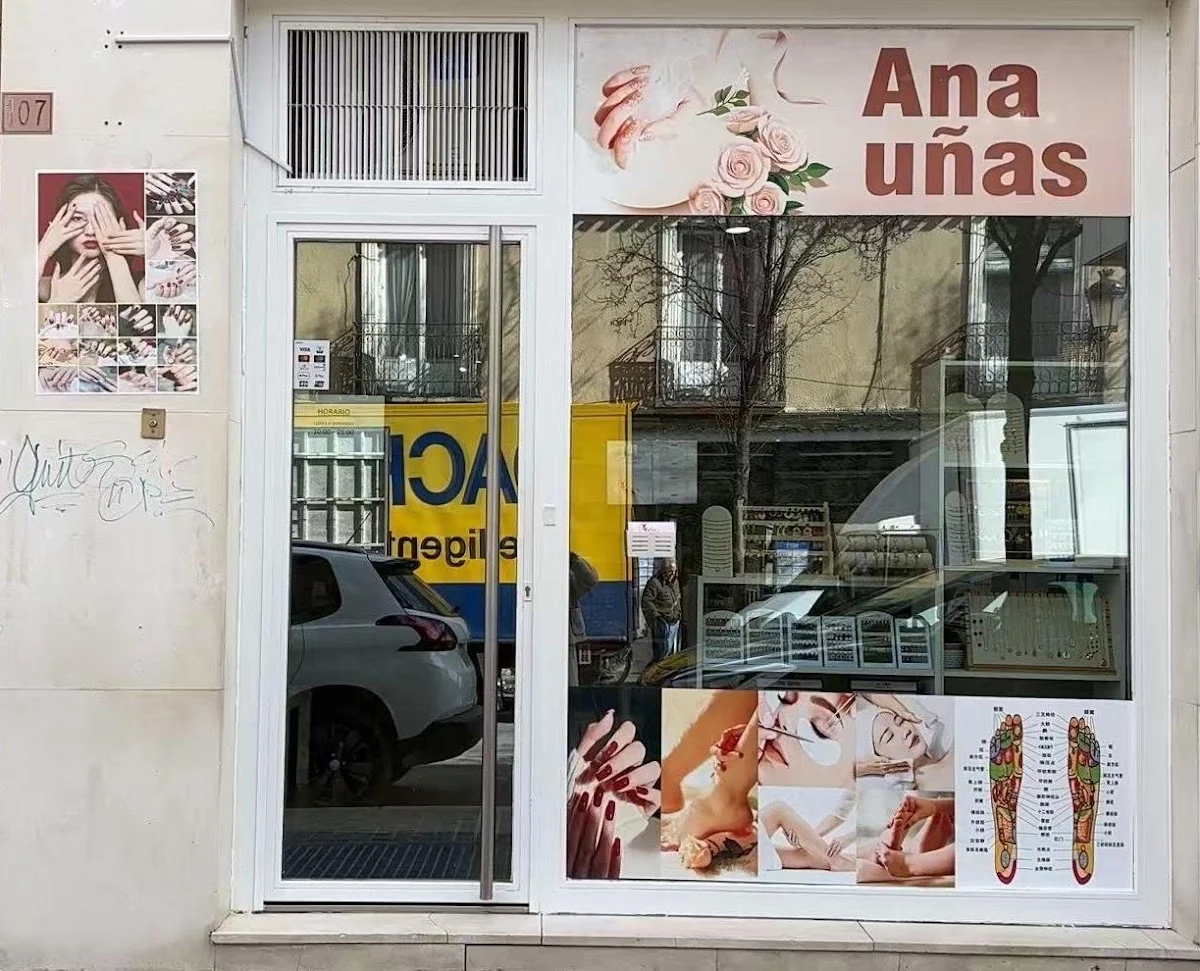 ANA UÑAS