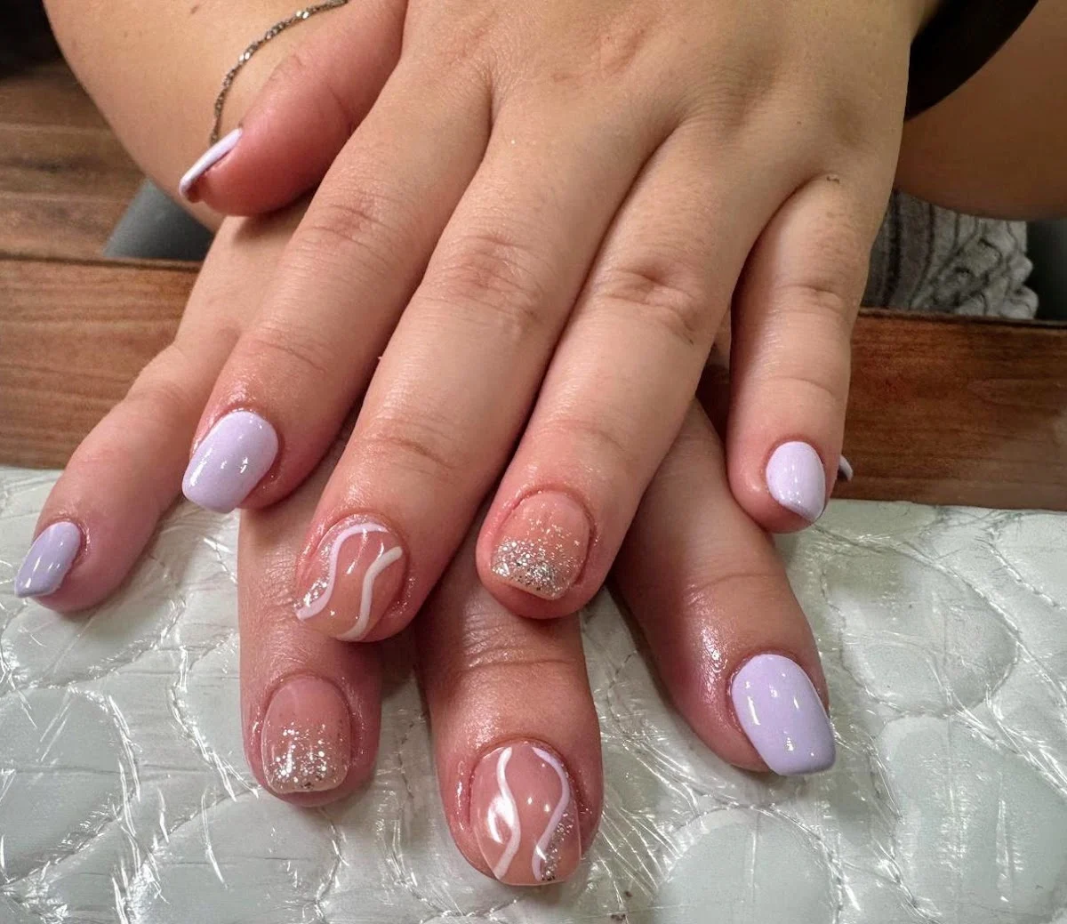 AURA Depilación con Hilo y Uñas
