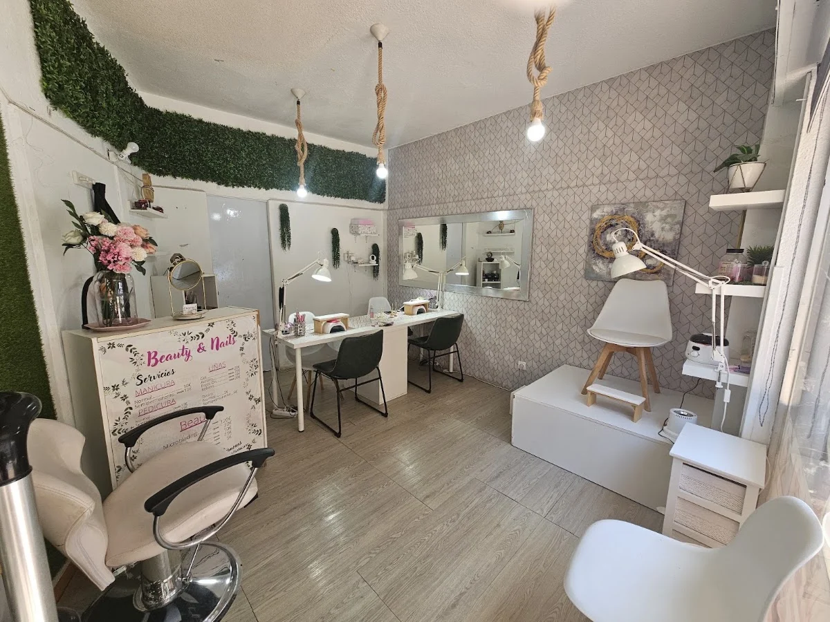 Beauty & Nails - 4