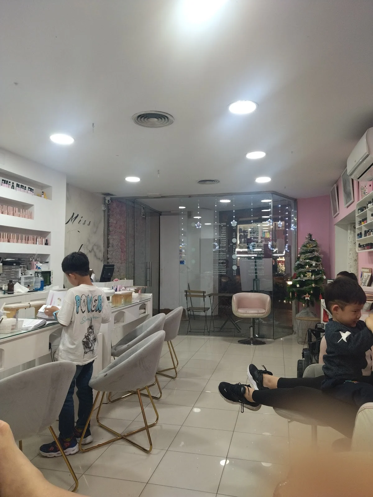 BEAUTY NAILS - 4