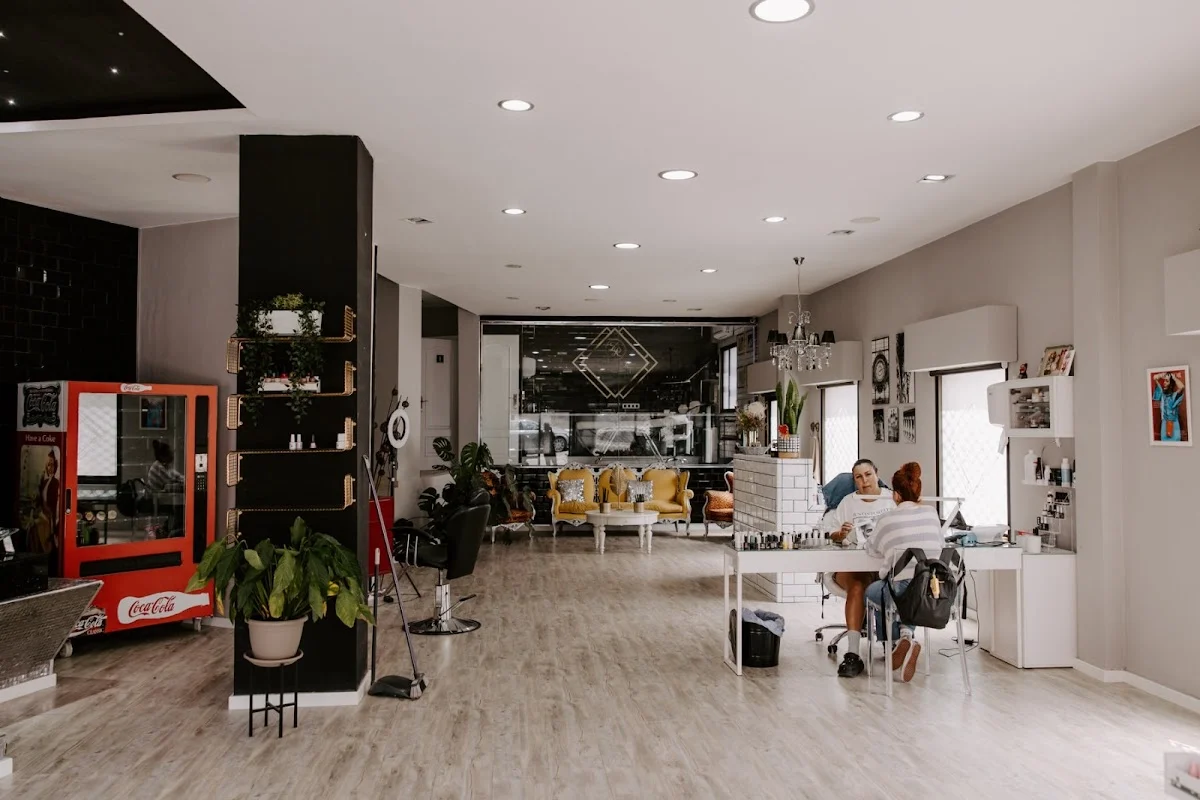 Beverly Nails (Centro de uñas y estética) - 3