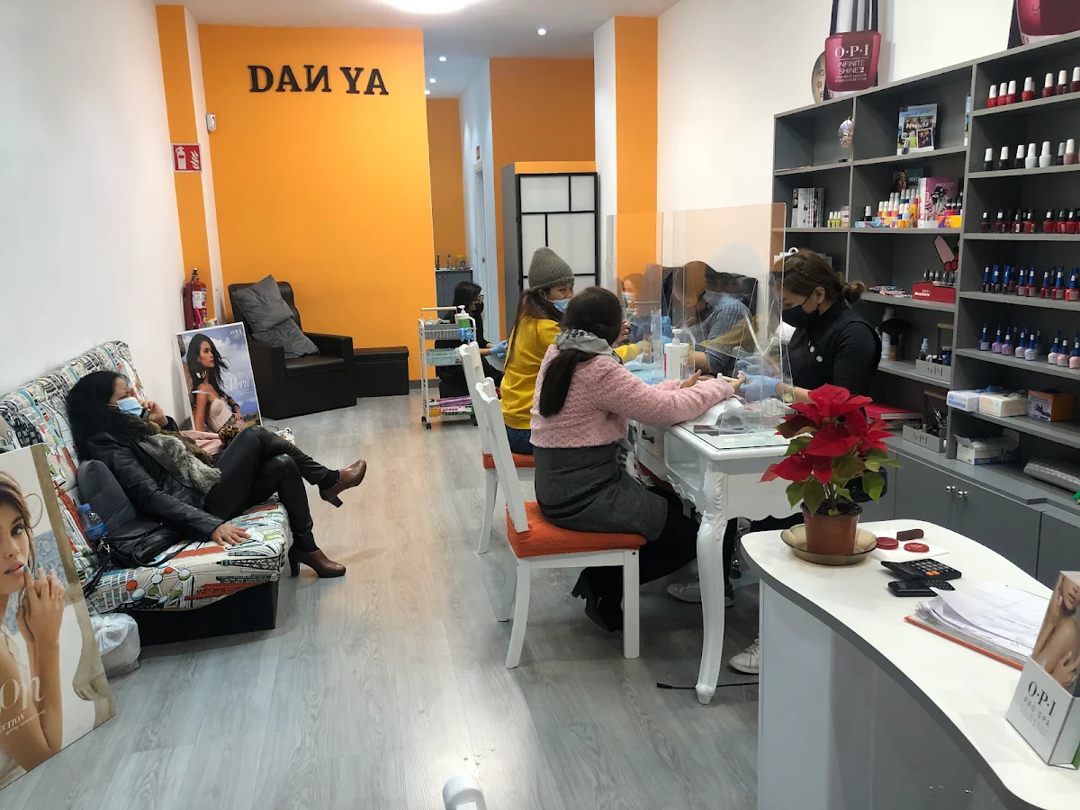 DANYA UÑAS (Nail and Beauty salon) - 3