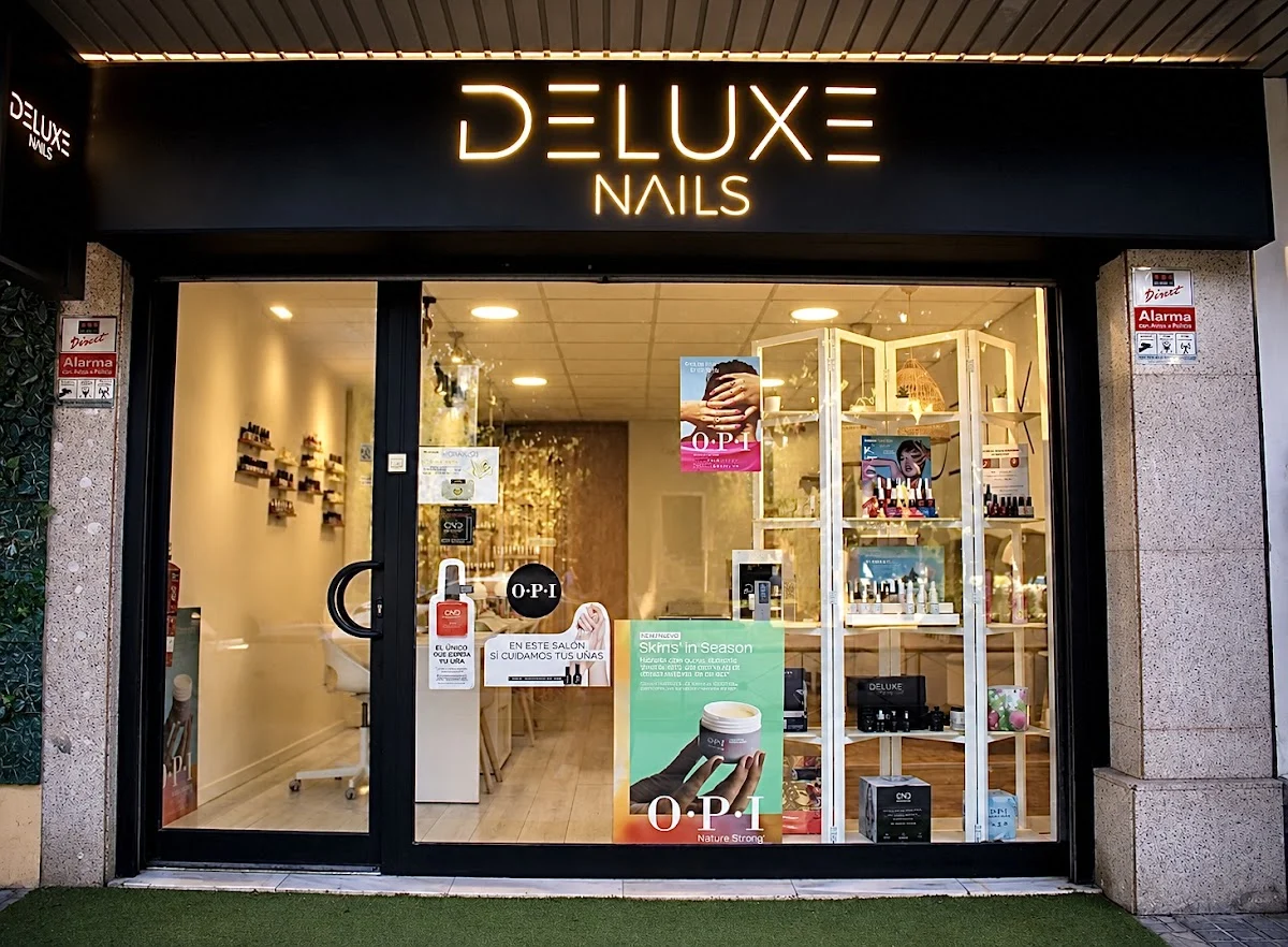 Deluxe Nails Cosmetic