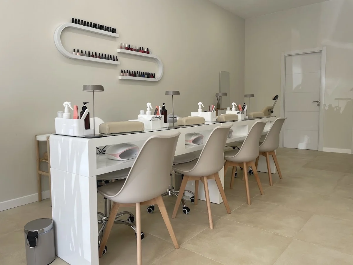 eme. Nails & Beauty Montecarmelo - 3