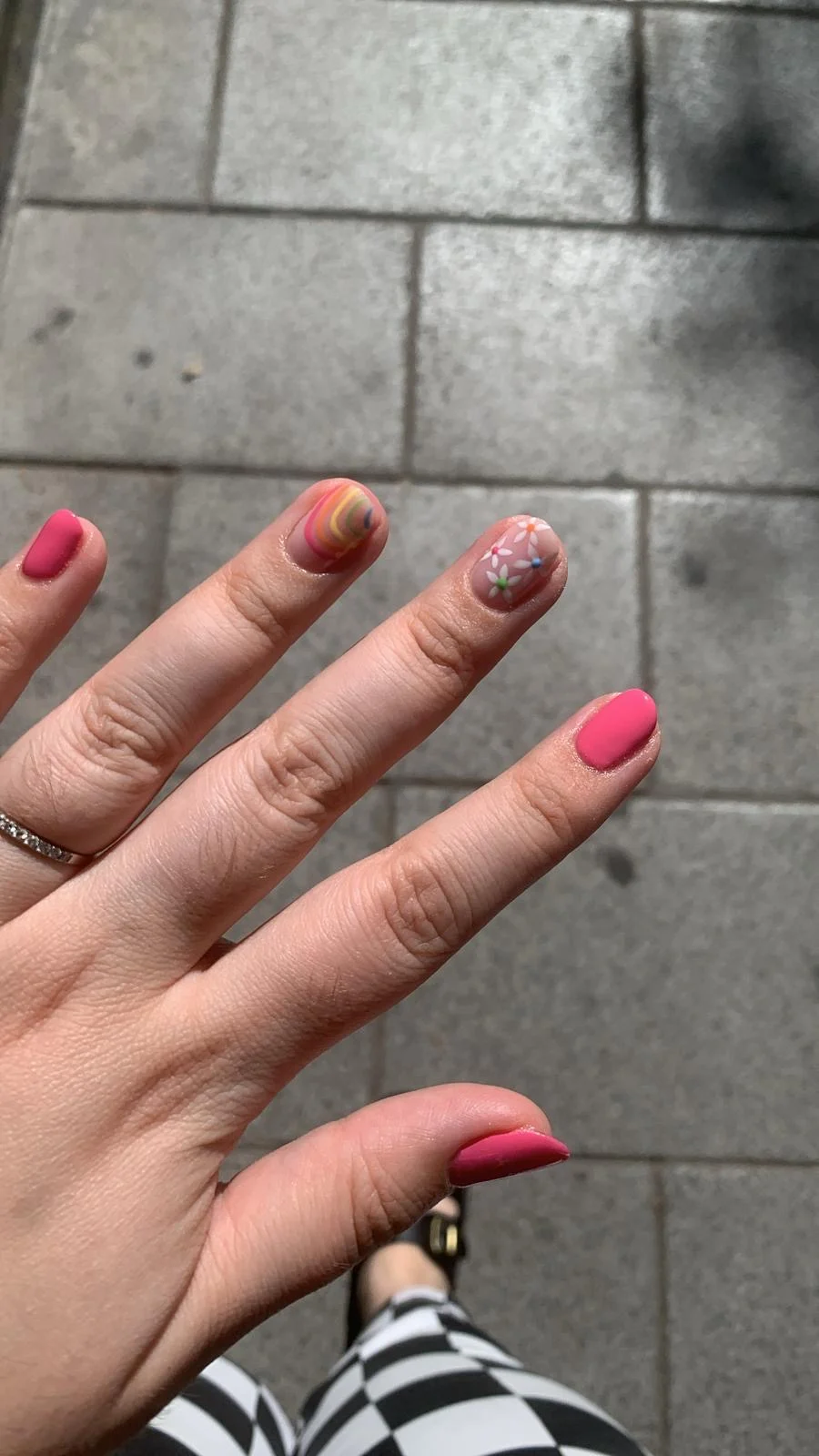 Felicidad uñas