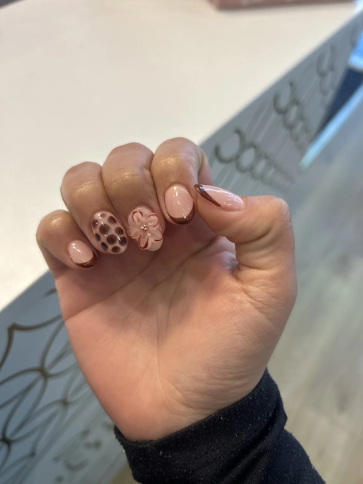 Hello Nails