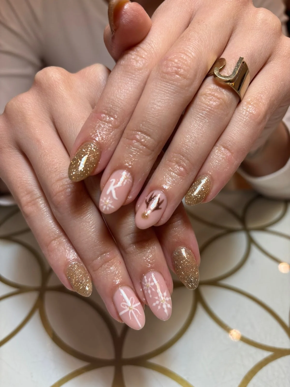 Hello Nails