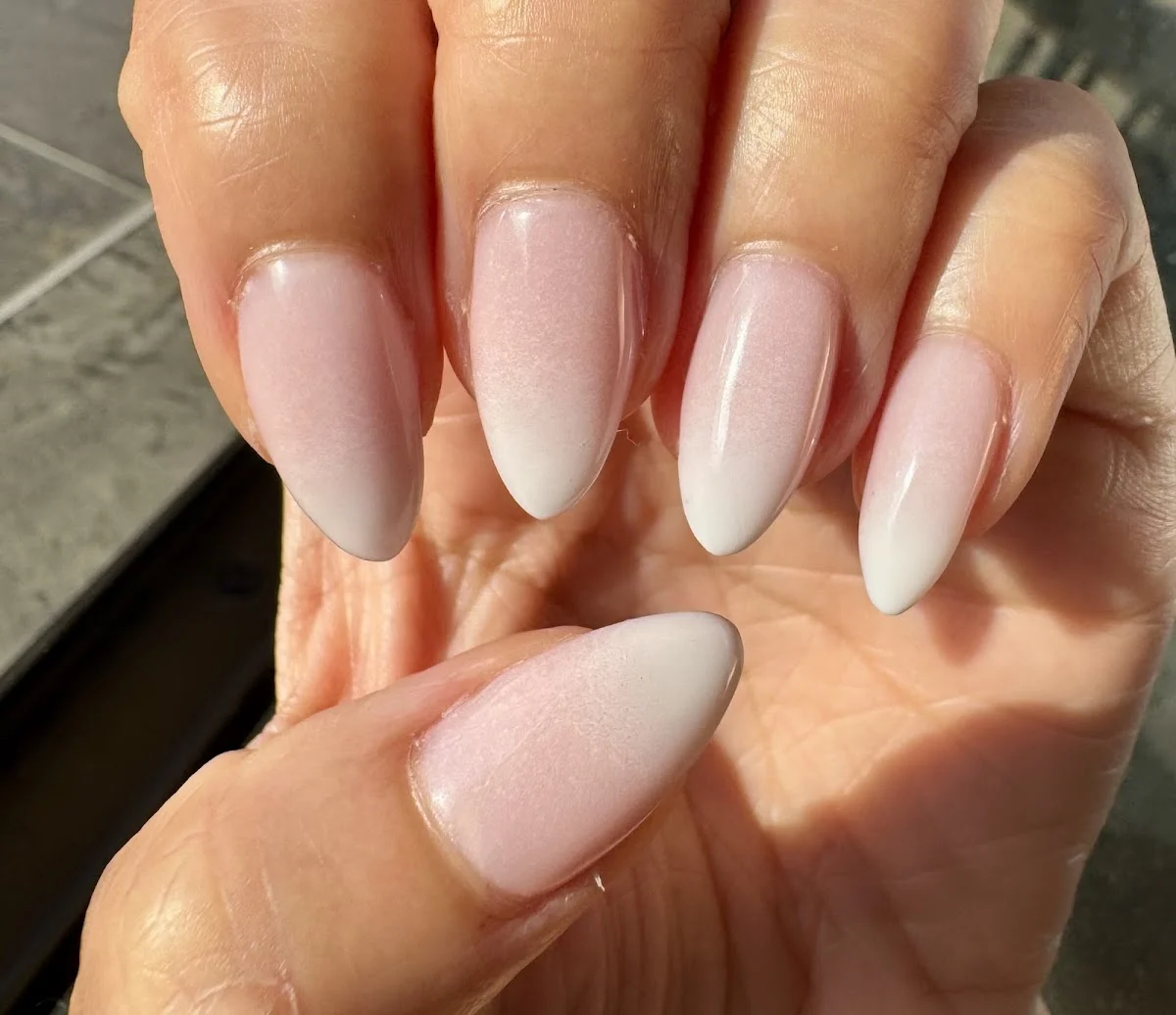 Hello Nails