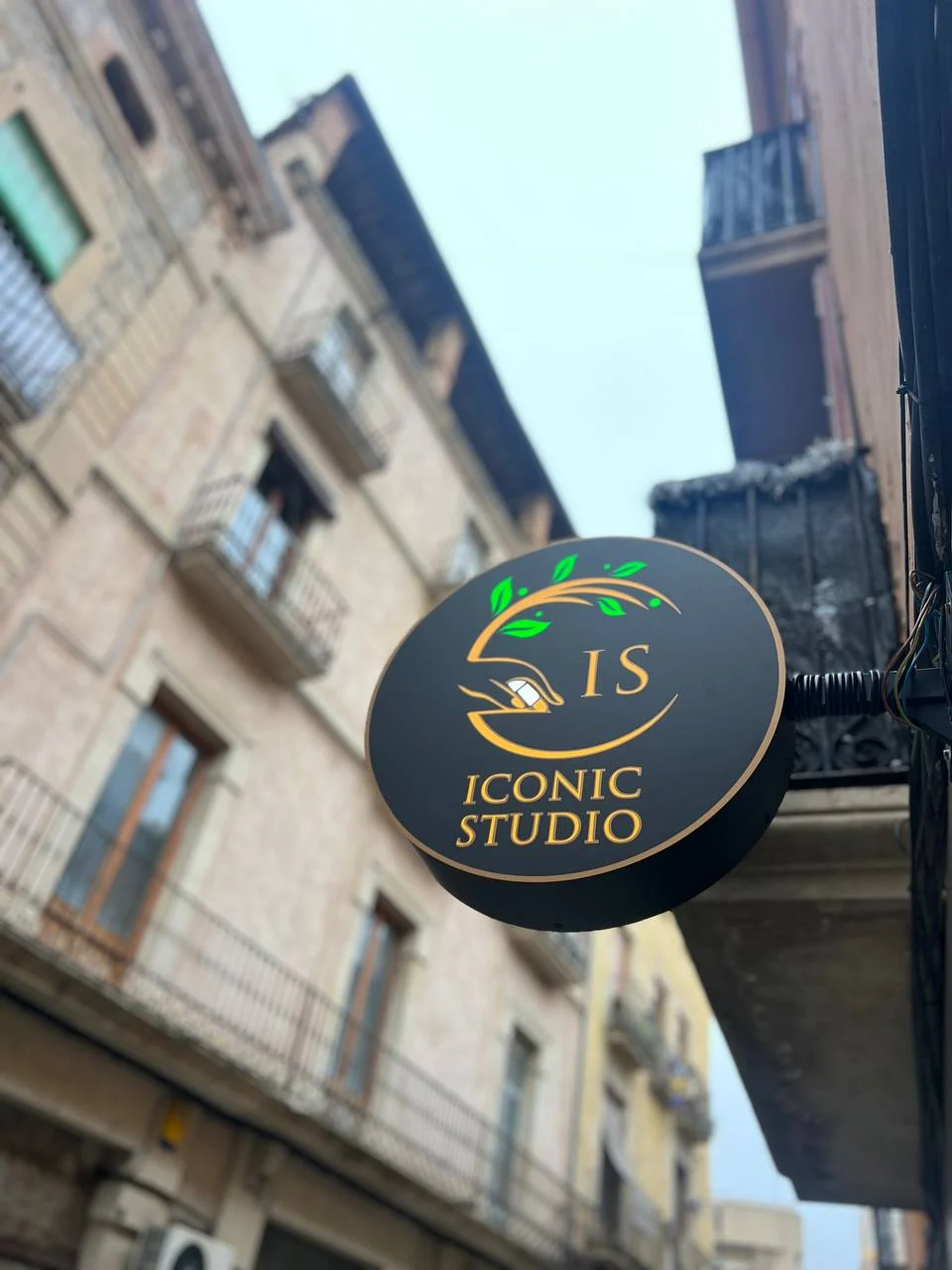 "ICONIC STUDIO" Beauty salon