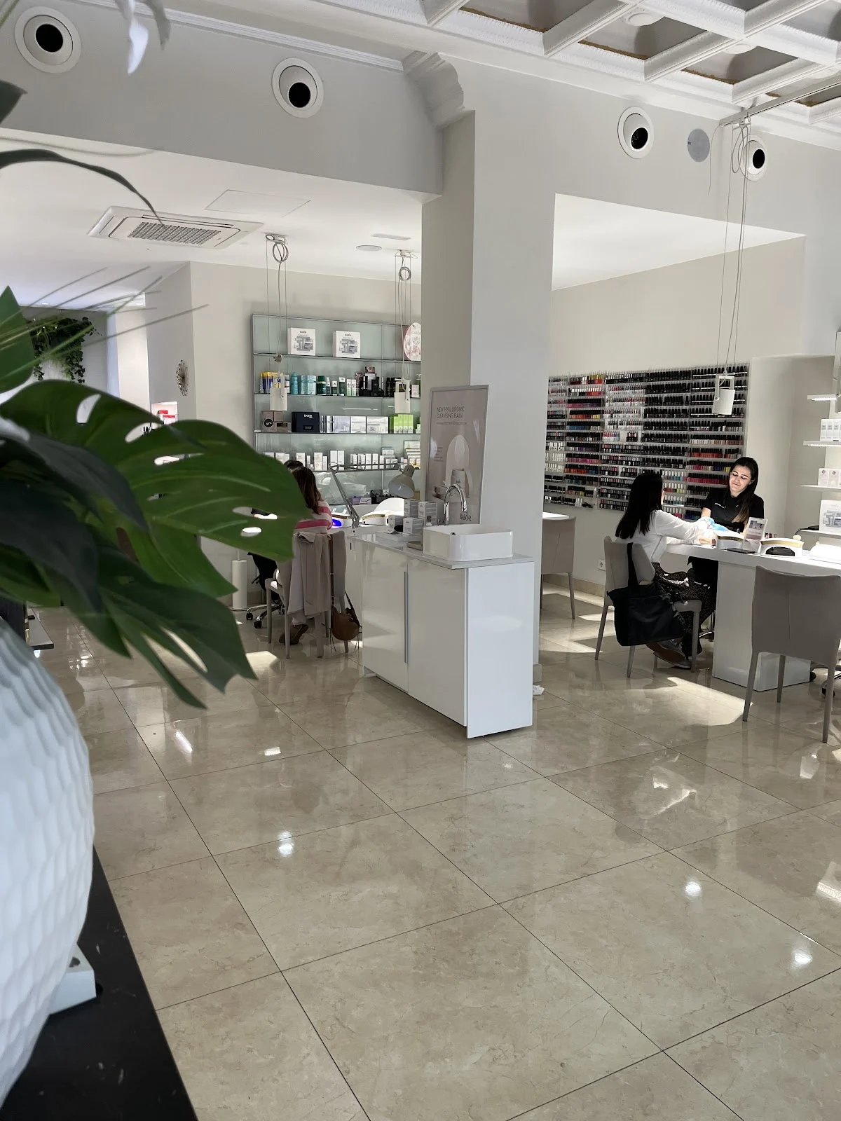 Isabelle Nails & Beauty - 3