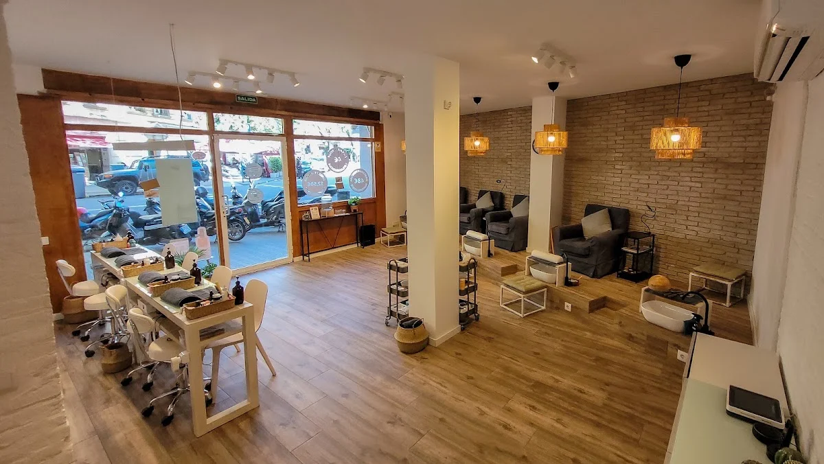 LuxyNails & Beauty Bar Europa