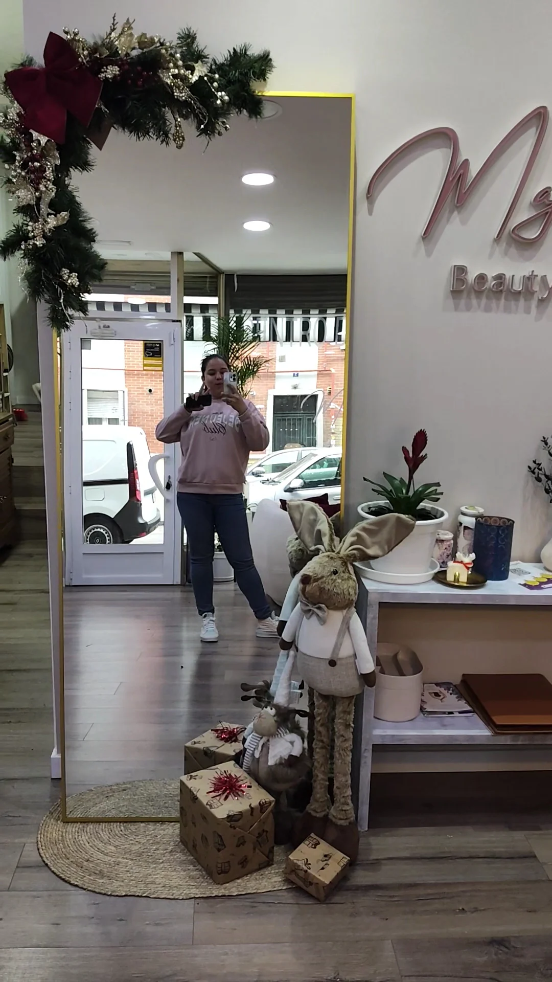 Maju Bravo Beauty Studio - Micropigmentación y Sombreado de cejas - 3