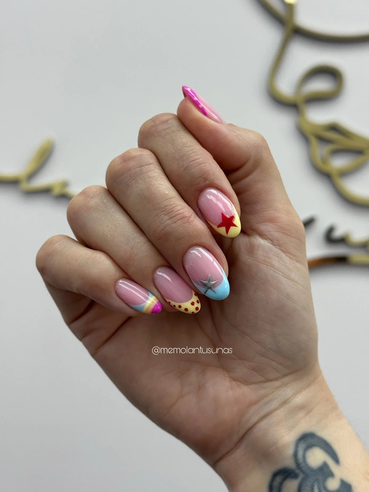Me Molan tus Uñas