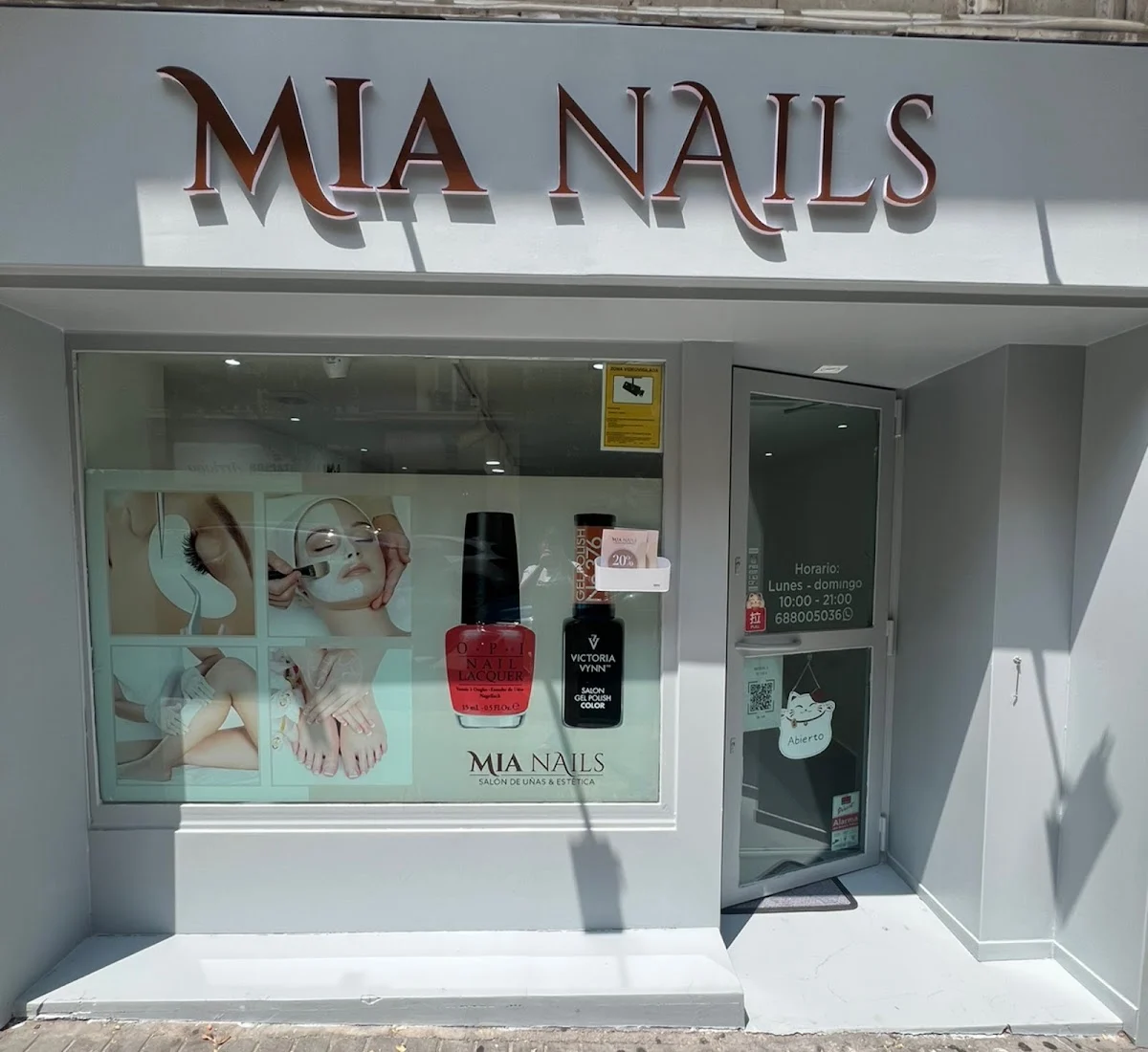 Mia nails - 2