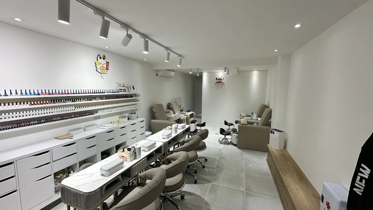 Mia nails