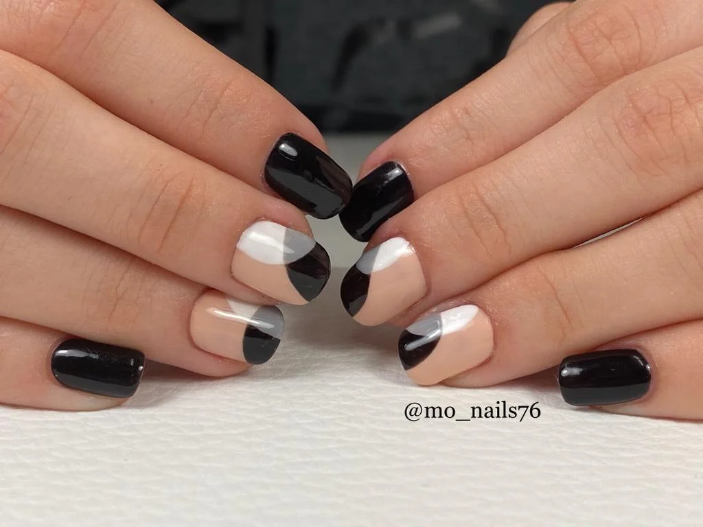 Mo-Nails