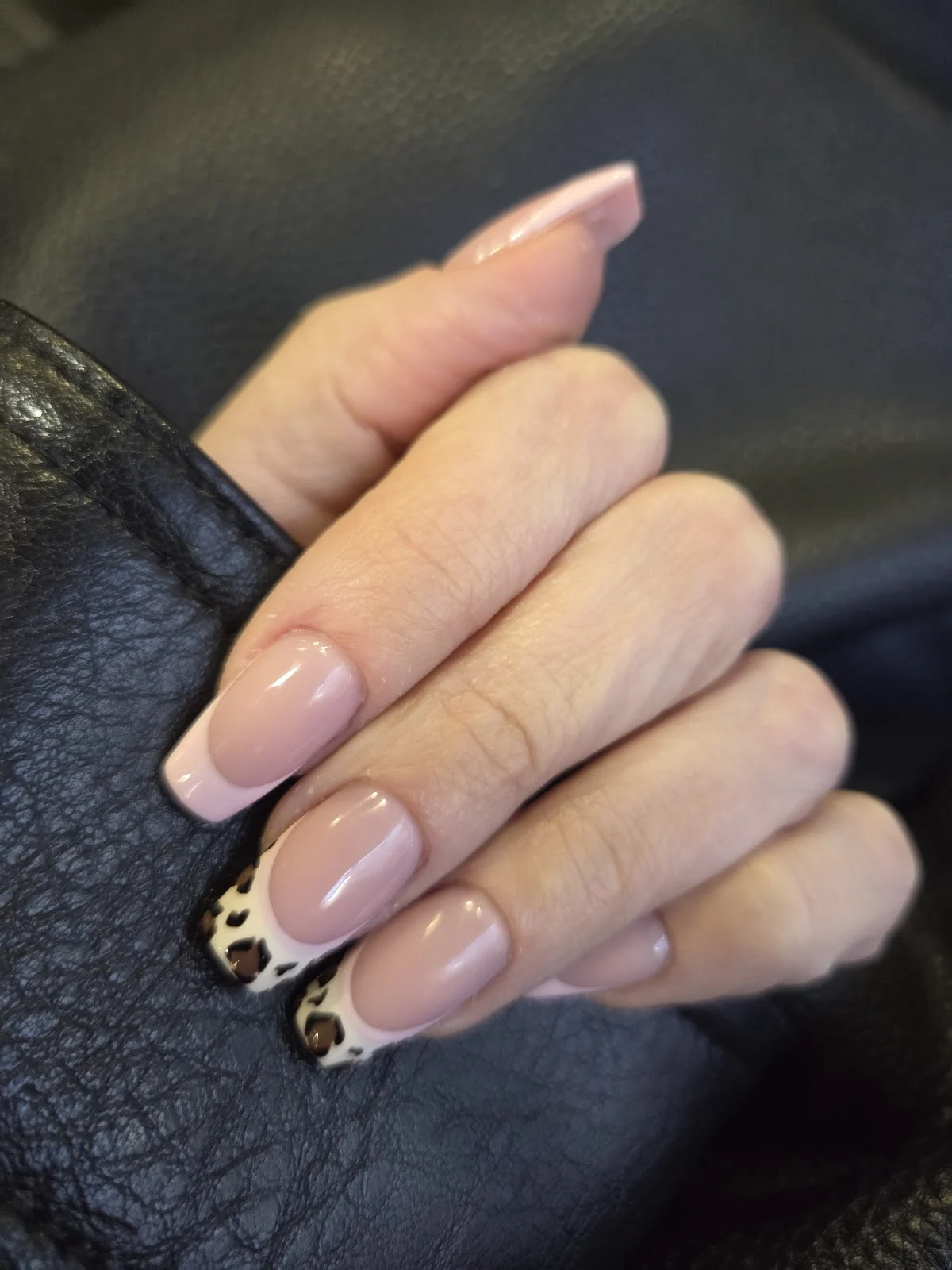 NAILS BY ME Salon de uñas vietnamita