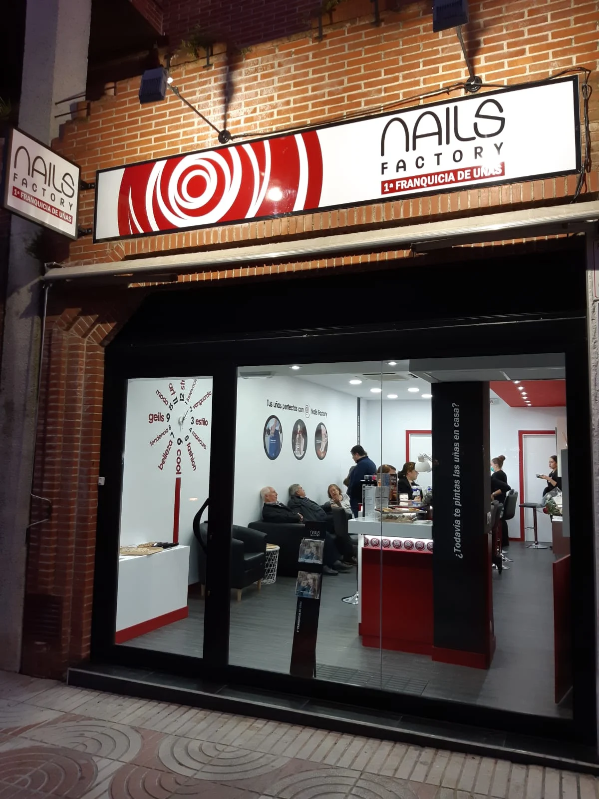Nails Factory Pozuelo Avenida Europa 10 - 2
