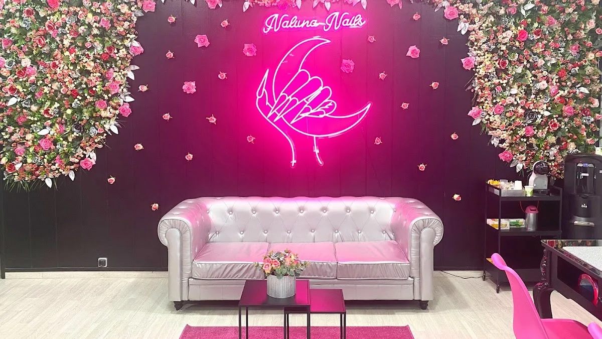 Naluna Nails