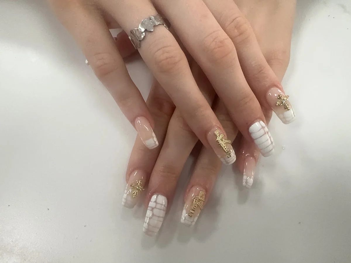 Q NAILS