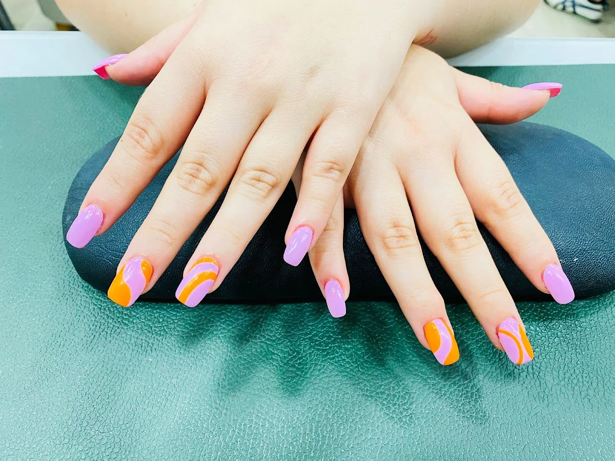 Red Nails - 4
