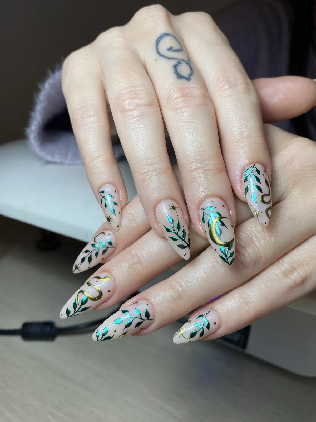 Sofia Perticone - Salón de uñas y Formación profesional