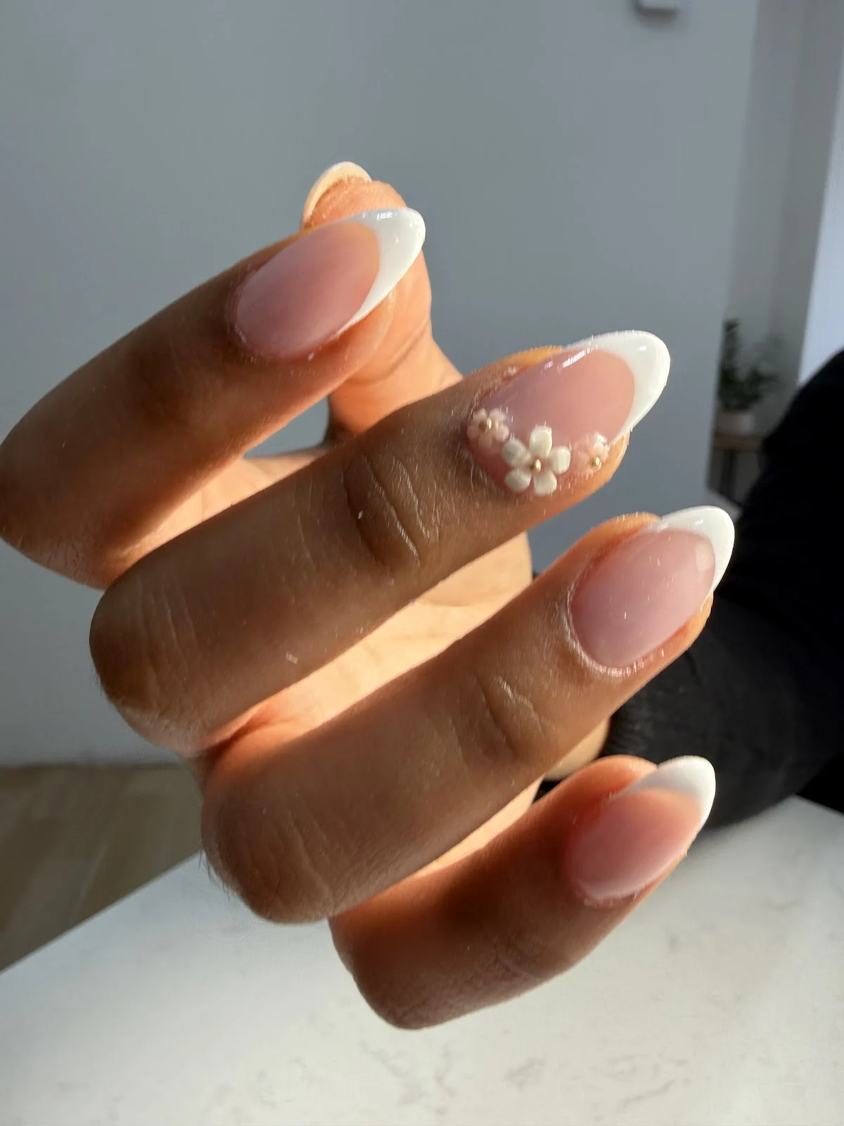 TALLER DE UÑAS el arte de Laura