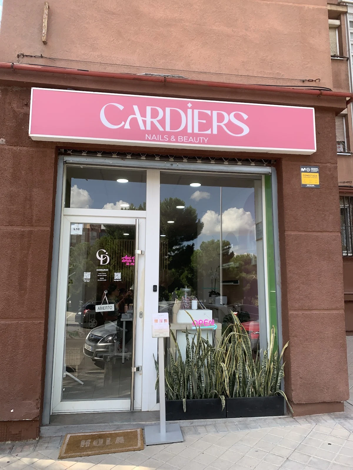 Uñas, Cejas y Pestañas Cardiers Madrid. - 2
