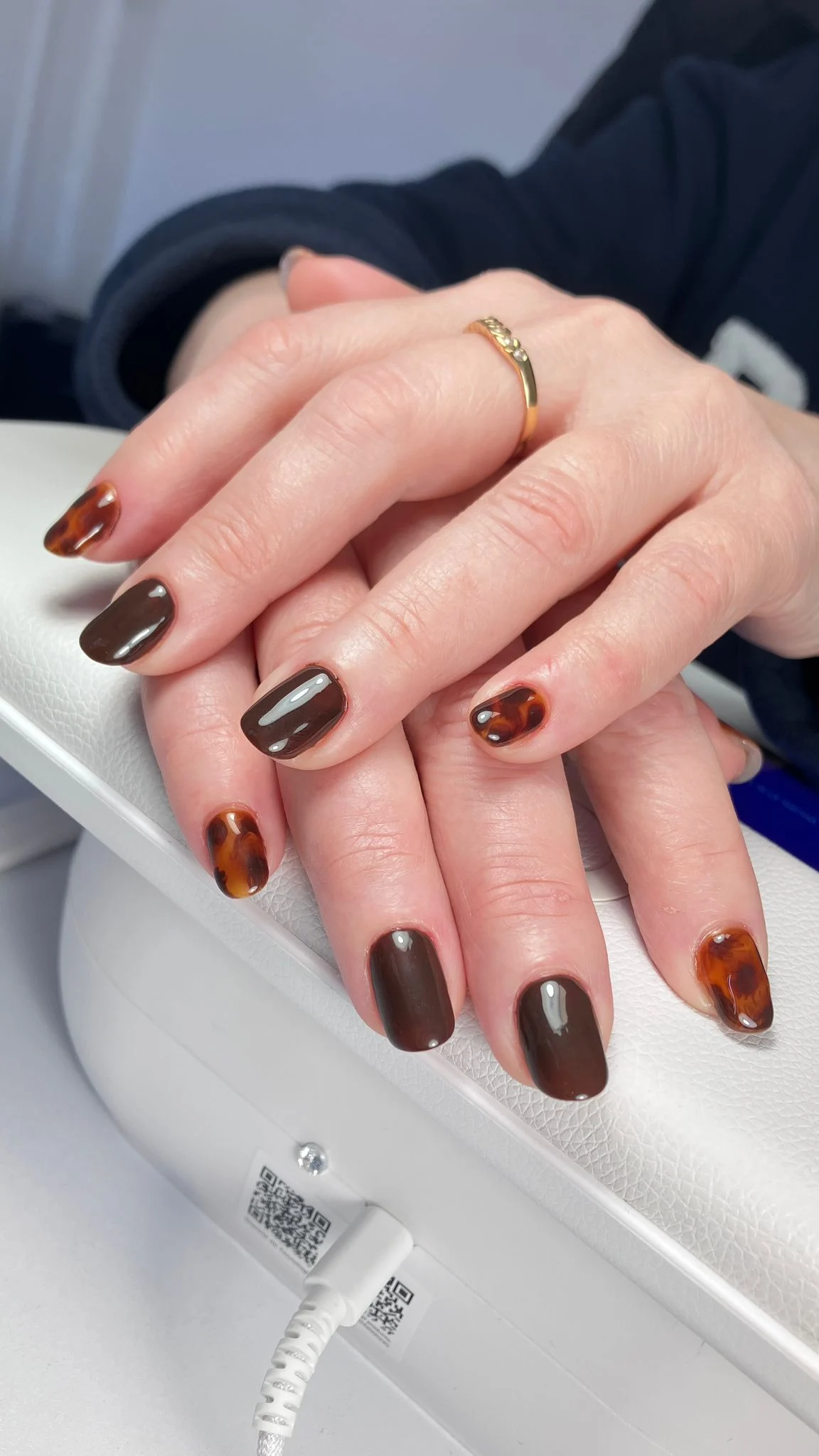 vania nails