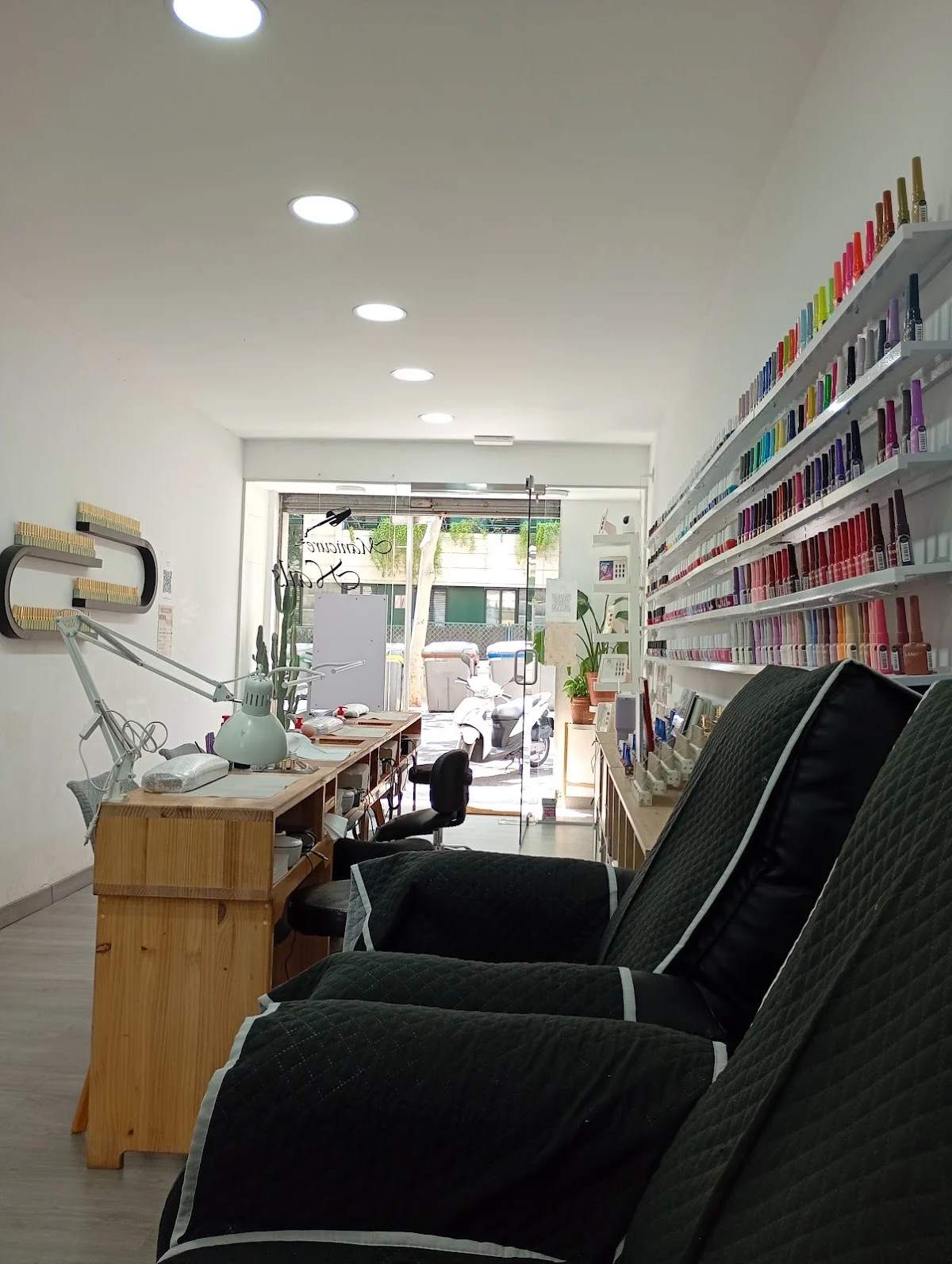 Vivienne nails sarria
